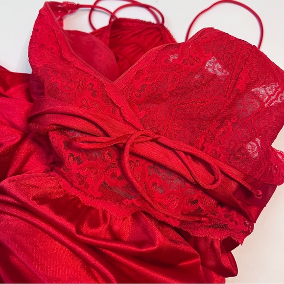 Vintage Gilead Red Satin Lace Nightgown‎ - Size Medium - Made in USA - Picture 6 of 8